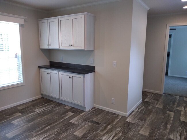 Foto del edificio - 8726 Basswood Ave