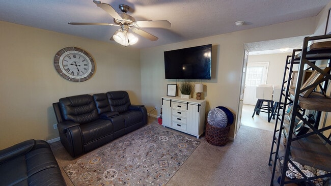 Building Photo - 1090 Blane Dr