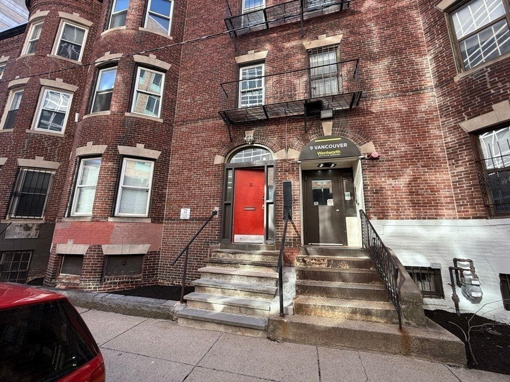 Primary Photo - 11 Vancouver St