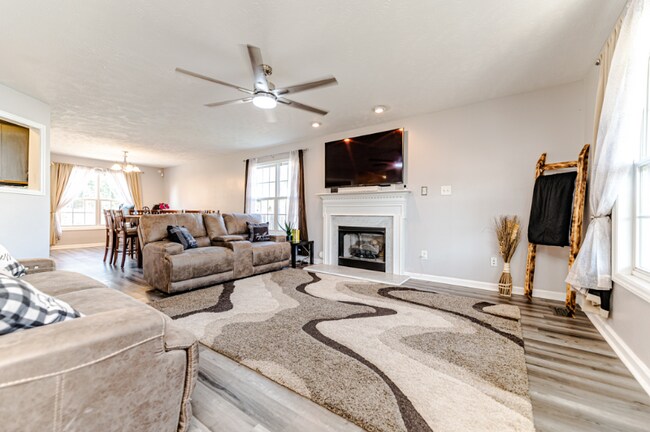 Building Photo - 174 Falling Leaf Dr