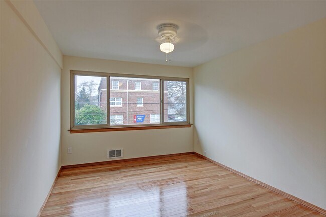 Foto del edificio - 2200 1st Ave N
