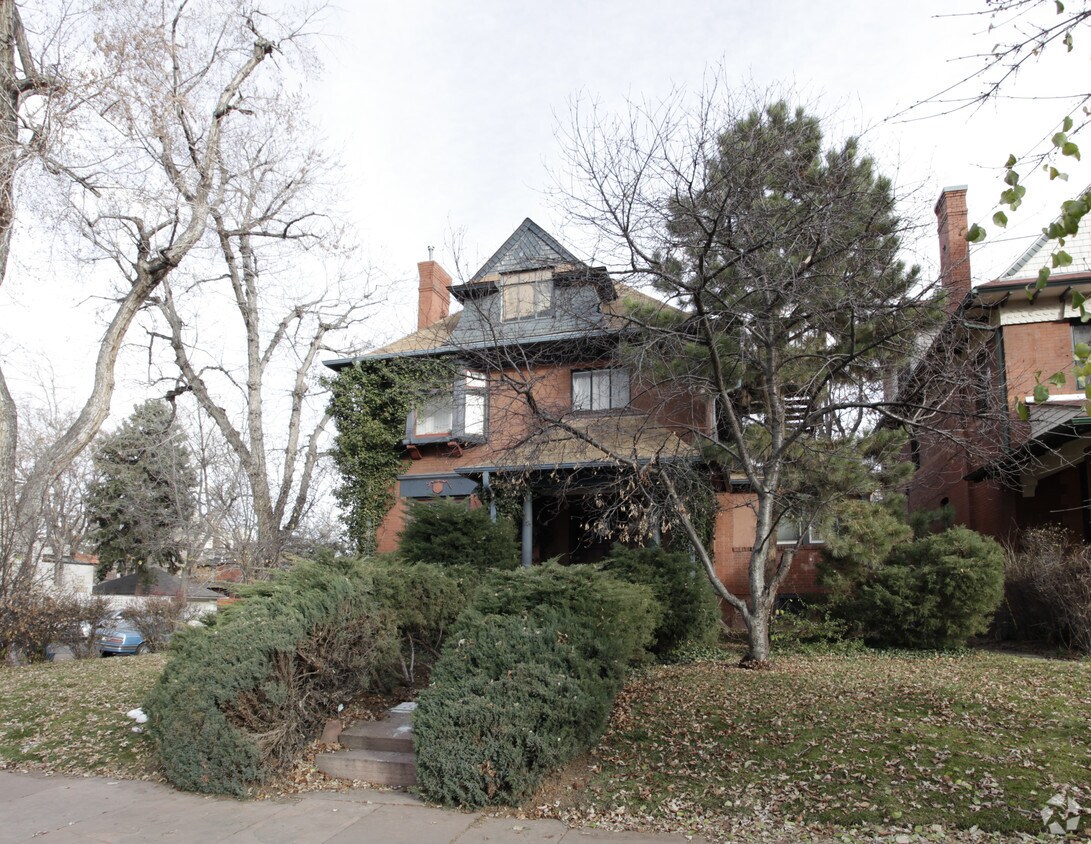 Building Photo - 872-874 Clarkson St