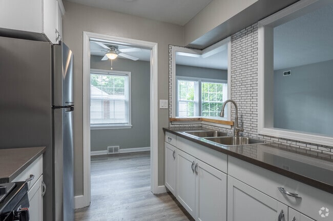 2BD, 1BA - 1,000SF - Shaker Crossing Apartments