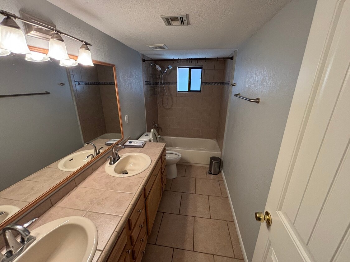 Primary Photo - 14668 Love Ct