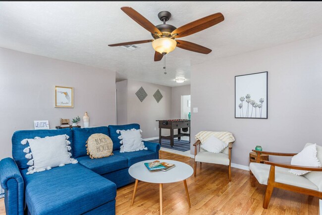 Living Room with pull out sleeper sofa - 5876 Countrywood Dr