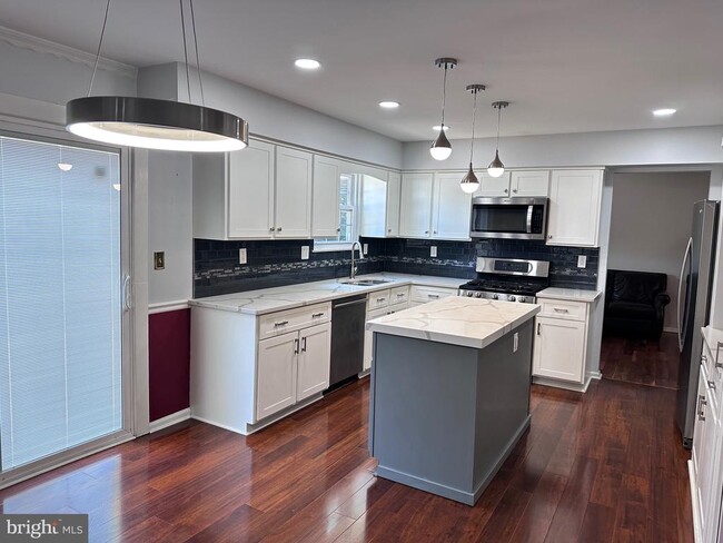 Building Photo - 25 Annamarie Dr