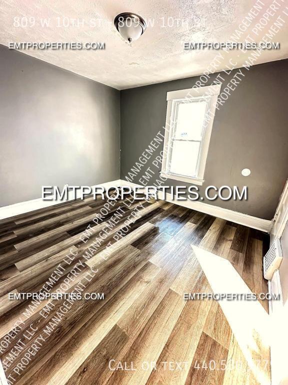 Building Photo - 809 W 10th St