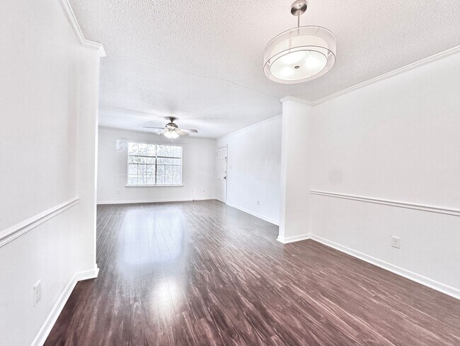 Foto del edificio - Spacious 2 Bed/2 Bathroom Condo in Bocage – Walk to Towne Center & Whole Foods!