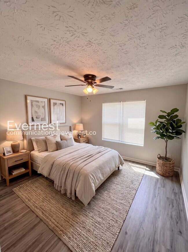 Foto del edificio - 1408 Creek View Dr