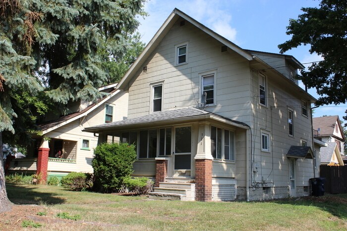 Primary Photo - North Hill! Clean, Sunny and Bright Renova...