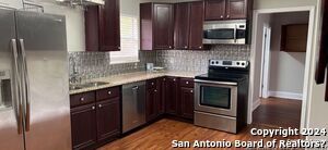 Foto del edificio - 3211 Leewood Dr