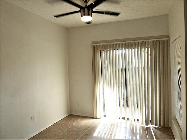 Foto del edificio - 9707 Richmond Ave