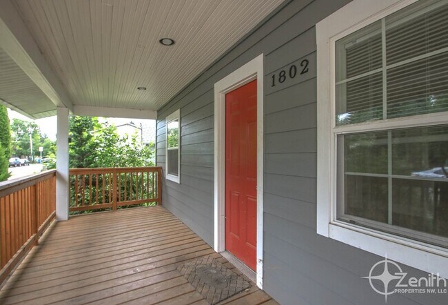 Building Photo - 1802 SE 7th Ave