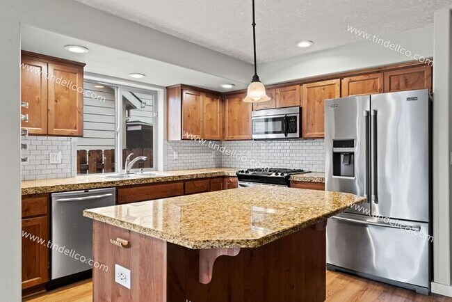 Building Photo - Spacious 3BR, 2.5BA Townhome Just Minutes ...