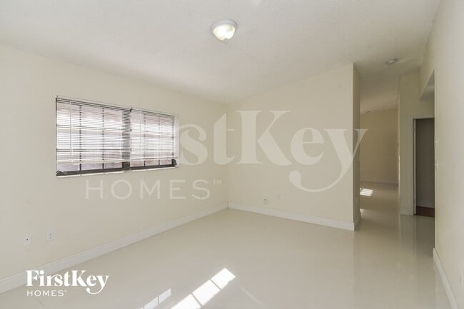 Building Photo - 2664 W 70th Pl