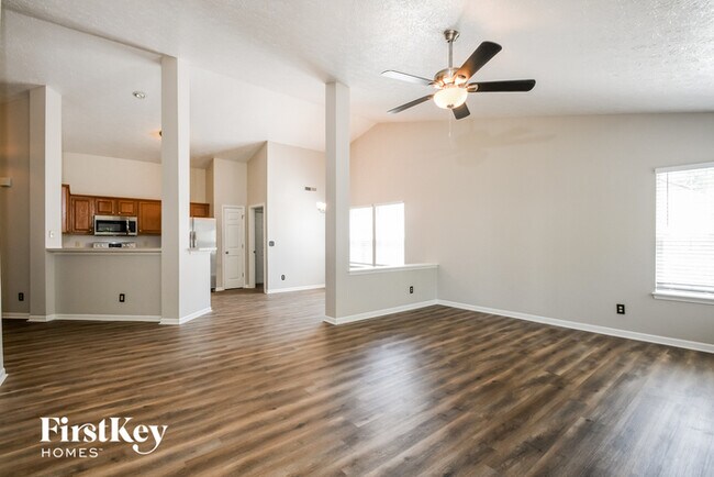Foto del edificio - 2302 Willowview Dr