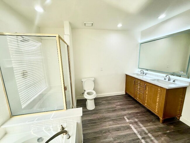 Foto del edificio - 2100 Riverplace Dr