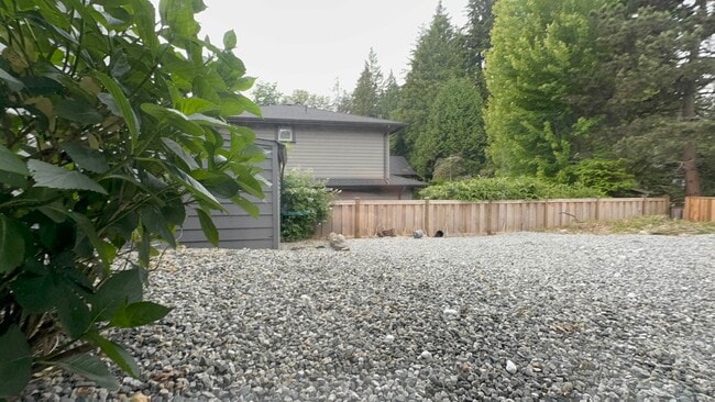 Building Photo - 3155 Highland Blvd