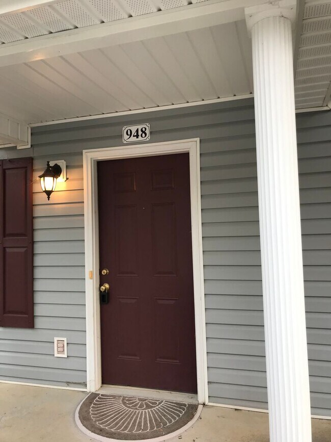 Foto del edificio - Lovely 2 Bd/1.5 Ba Townhouse