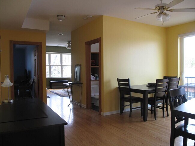 Foto del edificio - 1914 W Chase Ave