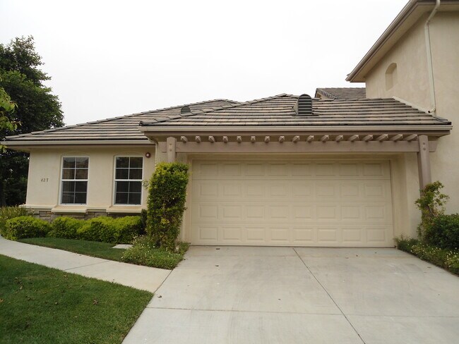 Foto del edificio - 427 Taunton Dr
