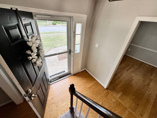 Foto del edificio - 4-Bedroom Home In Great Neck Meadows! Ready NOW!!! Fenced Backyard! HUGE Corner Lot! Dog Friendly!