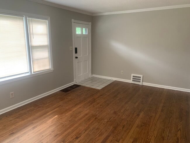Foto del edificio - 7808 Juniper Dr
