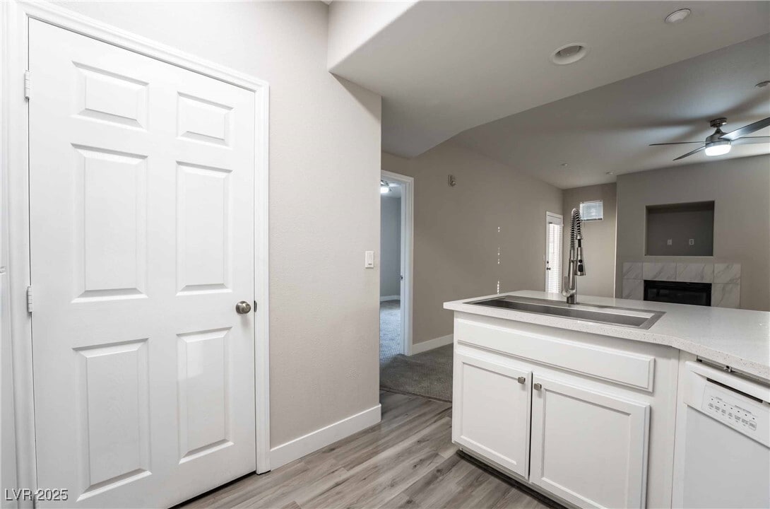 Building Photo - 5855 Valley Dr