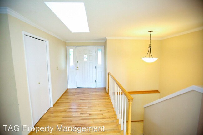 Building Photo - 5 br, 3 bath House - 14533 SE 60th St