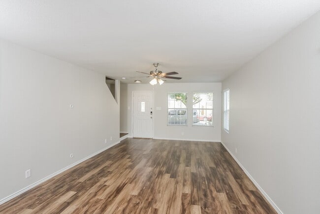 Building Photo - 207 Cedron Chase