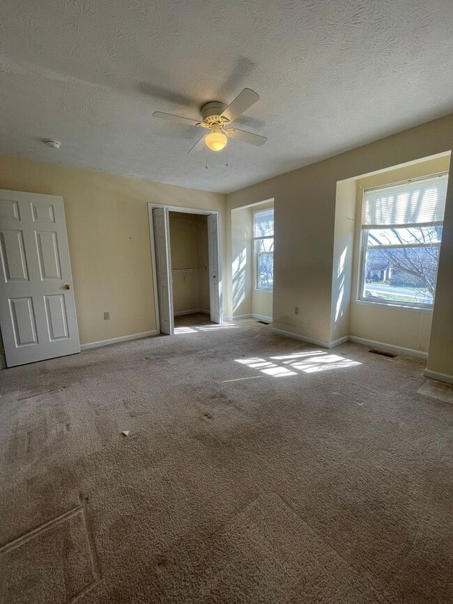 Building Photo - Townhouse for Rent in Broadway