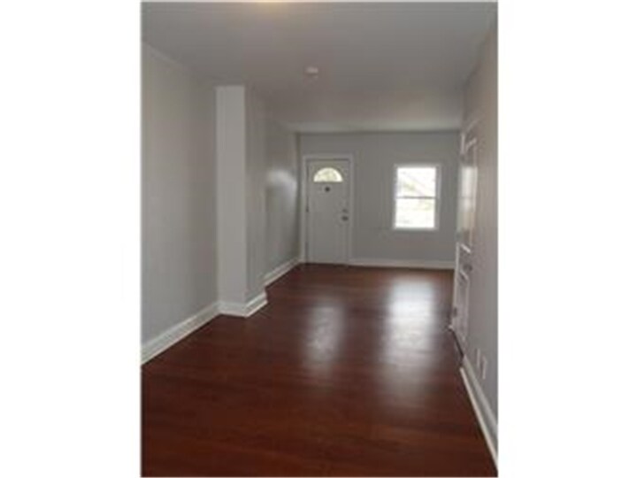 Building Photo - 515 W 9th St