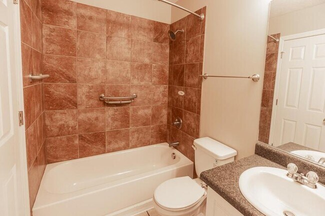 Building Photo - 120 Stonington Ln SW