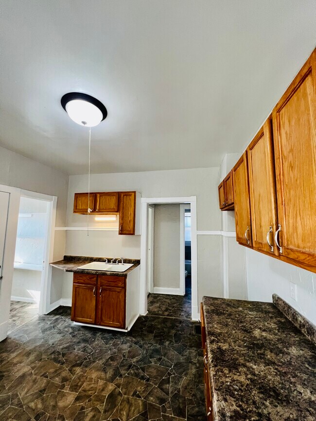 Kitchen - 2627 N 37th St