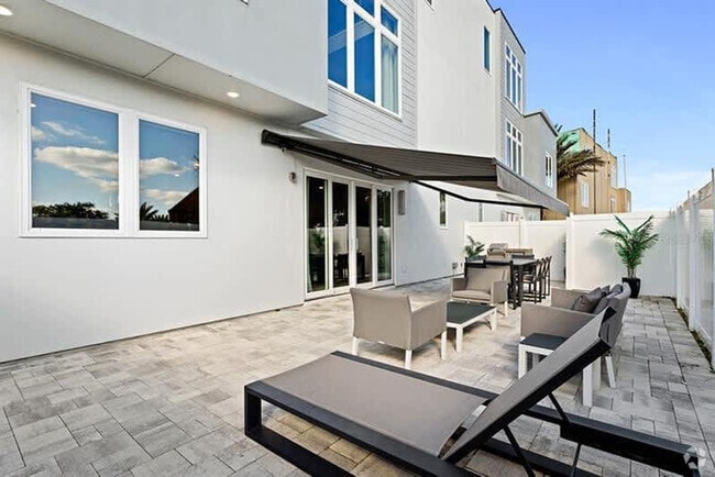 Building Photo - 7770 Sandy Ridge Dr