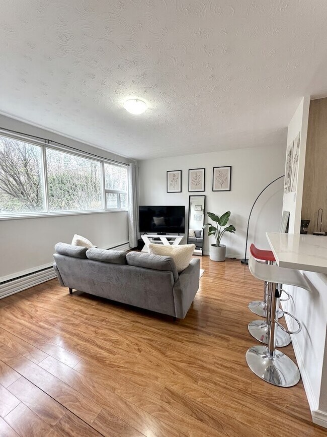 Photo du bâtiment - 140 Springhurst Ave