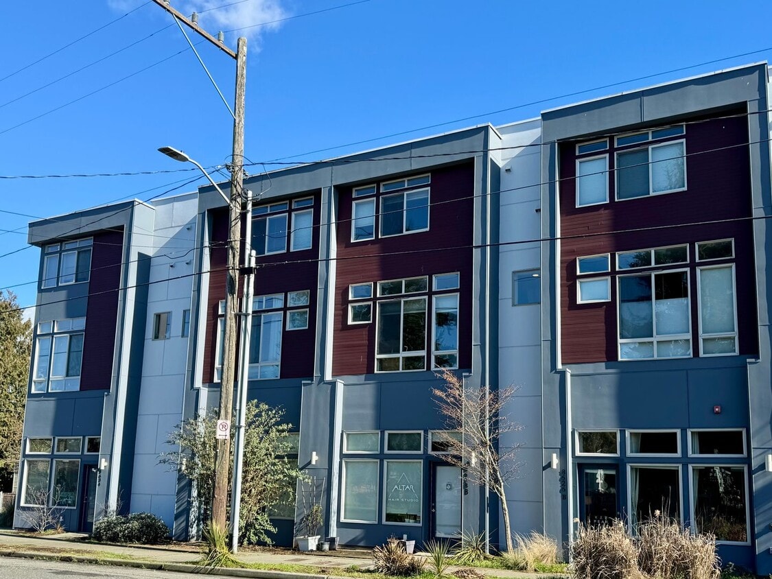 Primary Photo - Greenwood Townhome