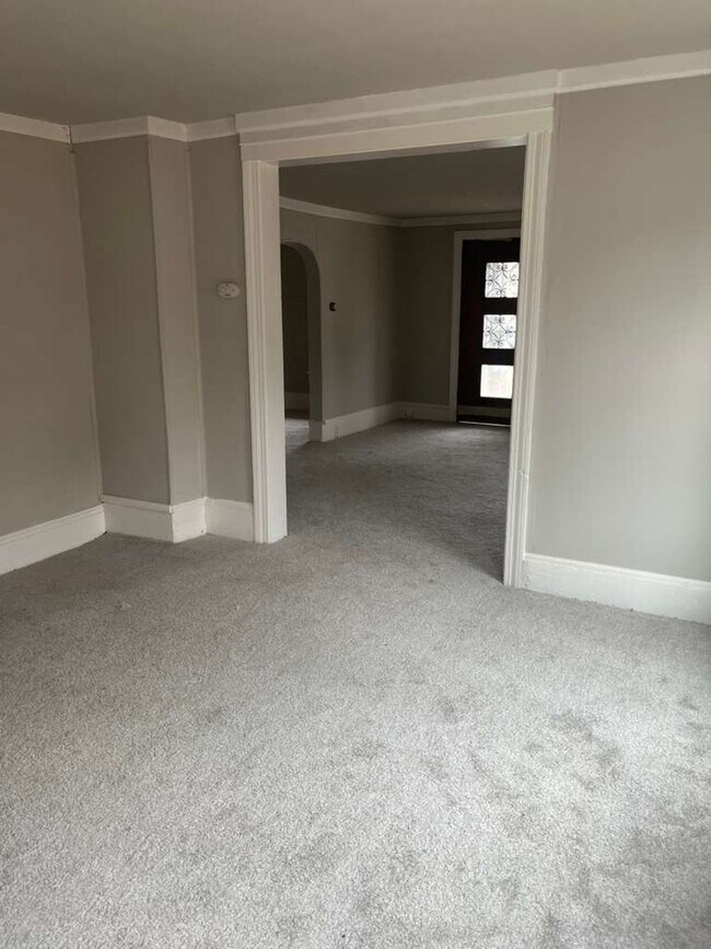 Building Photo - 3701 E 69