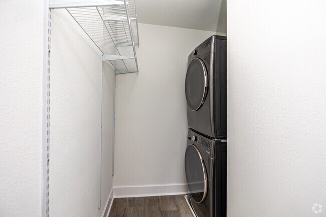 2BR, 1.5BA - Sun Room Large/1,070 SF - Regency Woods