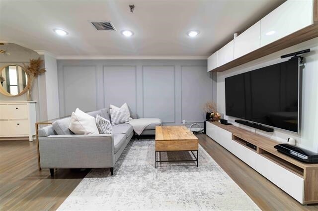 Foto principal - 227 Christopher Columbus Dr