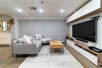 Building Photo - 227 Christopher Columbus Dr