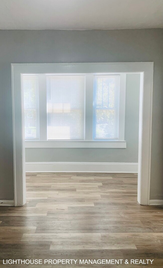 Foto del edificio - Bright & Delightful 2 Bed/1 Bath Townhome!