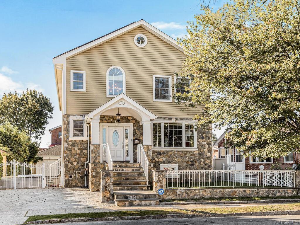 Primary Photo - 11 Sumner Ave