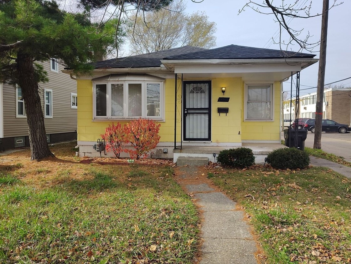 Primary Photo - Fully Renovated 3-Bedroom Home – Move-In R...