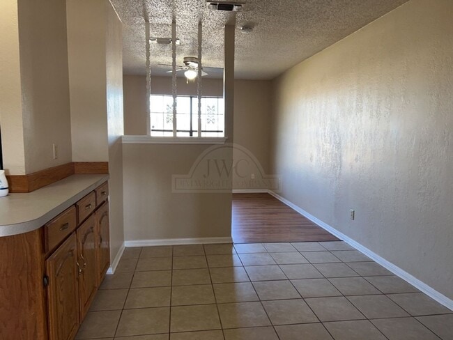 Building Photo - 3808 Peaks Dr