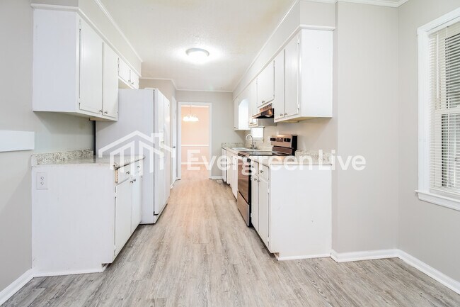 Foto del edificio - 614 Pine Hill Dr