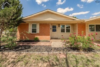 Building Photo - 1400 Phoenix Dr