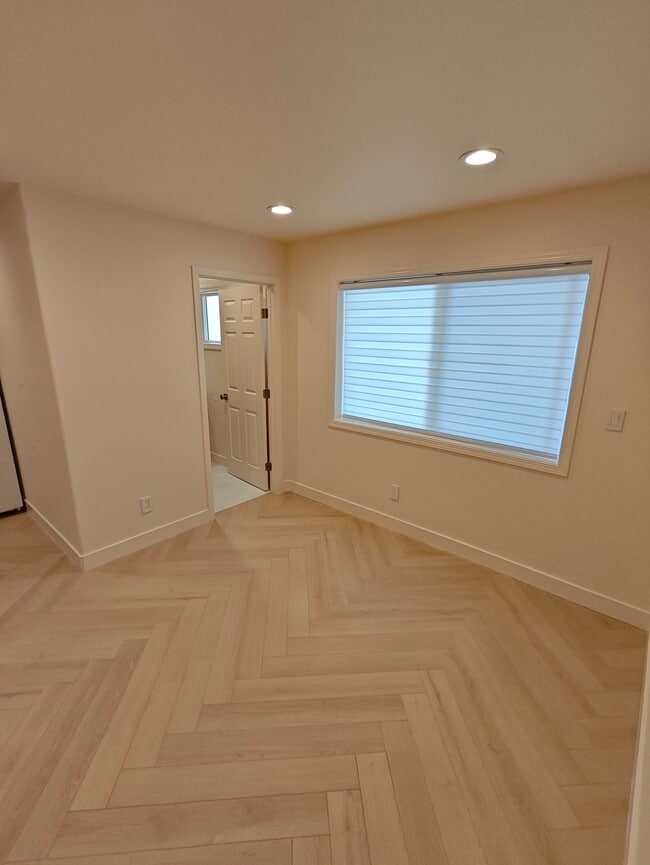 Building Photo - 3138 Aylesbury Ct