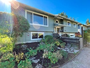 Building Photo - 3338 SW Marigold St