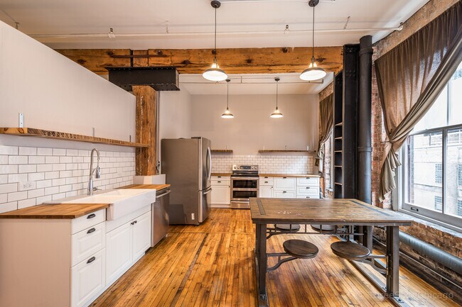 Building Photo - 711 S Dearborn St